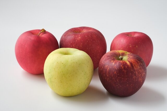 りんご（分類：バラ科リンゴ属）