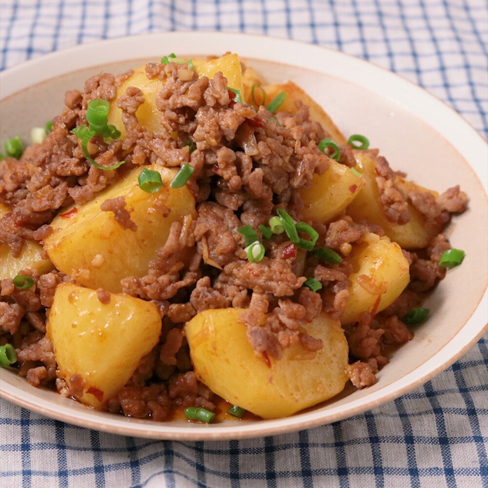 じゃがいもとひき肉のピリ辛炒め