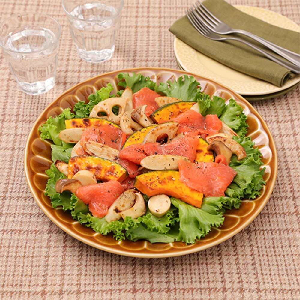 秋野菜とスモークサーモンのマリネサラダ