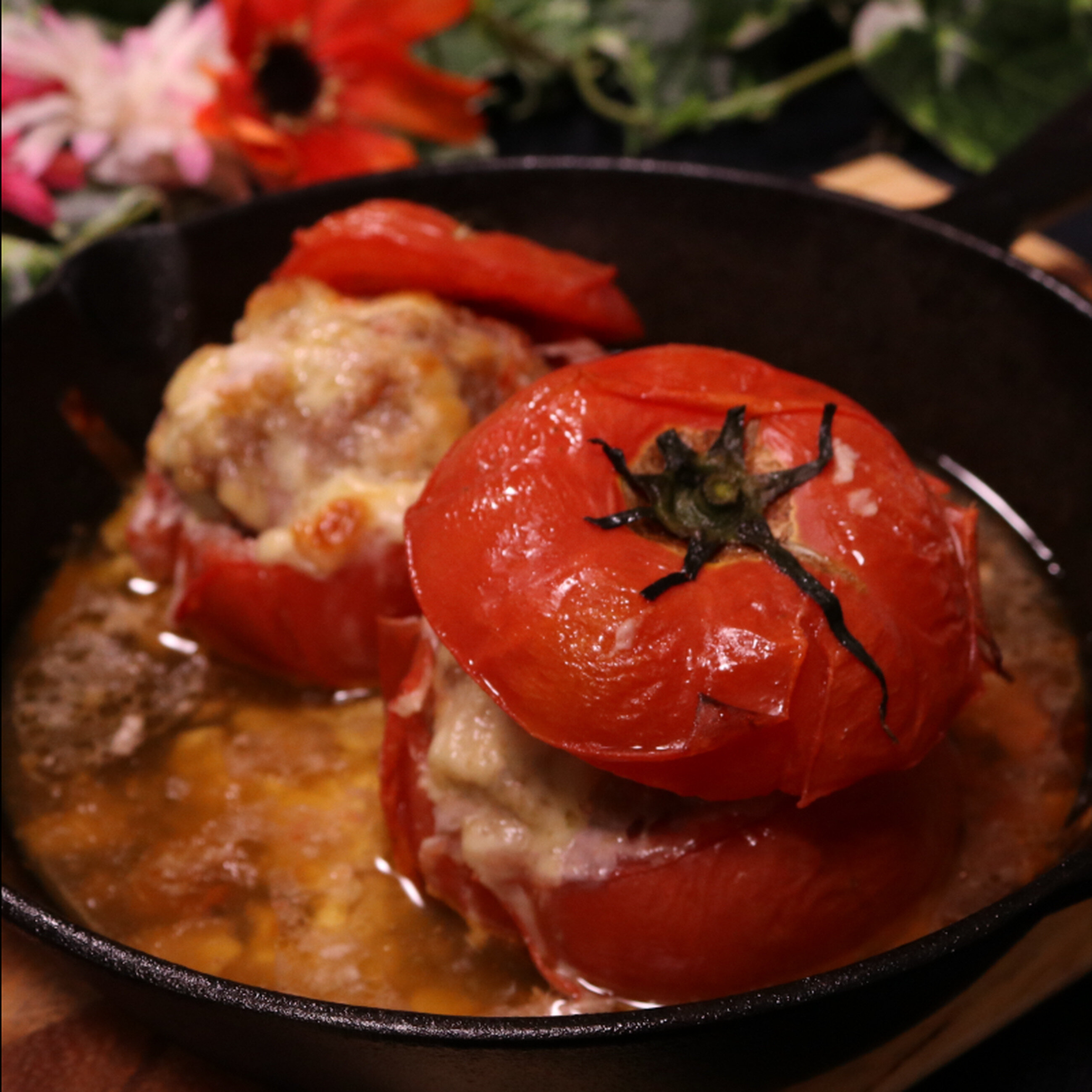 ジューシーな旨みたっぷり！丸ごとトマトのファルシー