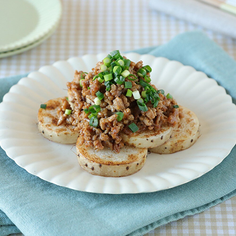 皮ごと☆長いもステーキの肉味噌がけ